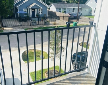 1528 Chestnut Street - Photo Thumbnail 16