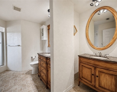 20 Hampton Avenue - Photo Thumbnail 11