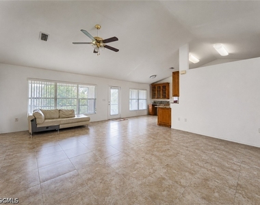 20 Hampton Avenue - Photo Thumbnail 5