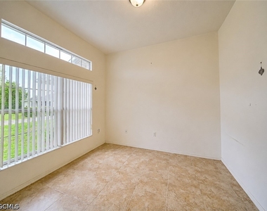 20 Hampton Avenue - Photo Thumbnail 6