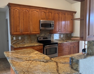 20 Hampton Avenue - Photo Thumbnail 1
