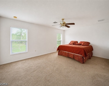 20 Hampton Avenue - Photo Thumbnail 10