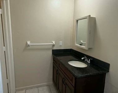3713 Washington Avenue - Photo Thumbnail 4