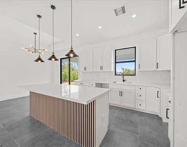 4536 Nw 35th Place - Photo Thumbnail 12