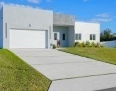 5 Sw 26th Place - Photo Thumbnail 31
