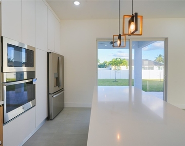 5 Sw 26th Place - Photo Thumbnail 8