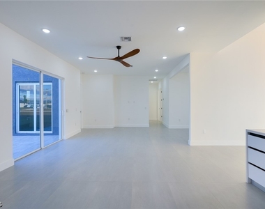 5 Sw 26th Place - Photo Thumbnail 9