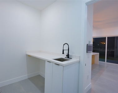 5 Sw 26th Place - Photo Thumbnail 27