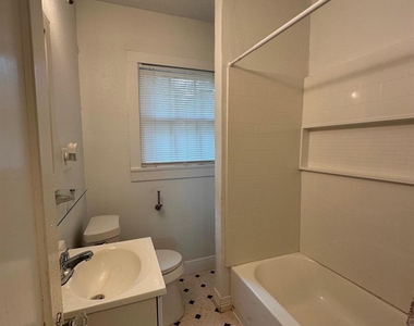 706 W Willis Street - Photo Thumbnail 10