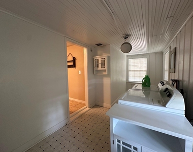 706 W Willis Street - Photo Thumbnail 6