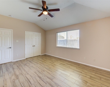 5349 Pinewood Terrace - Photo Thumbnail 24
