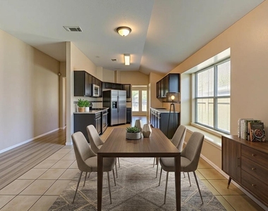 5349 Pinewood Terrace - Photo Thumbnail 12