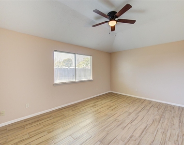 5349 Pinewood Terrace - Photo Thumbnail 25