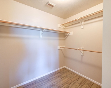 5349 Pinewood Terrace - Photo Thumbnail 27