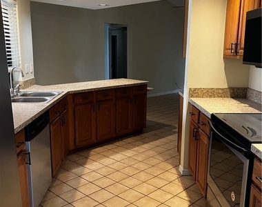 1001 Se 17th Street - Photo Thumbnail 6