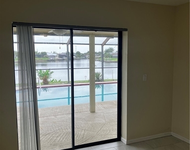 1001 Se 17th Street - Photo Thumbnail 13