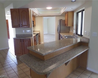 1001 Se 17th Street - Photo Thumbnail 7