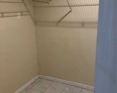 1001 Se 17th Street - Photo Thumbnail 14