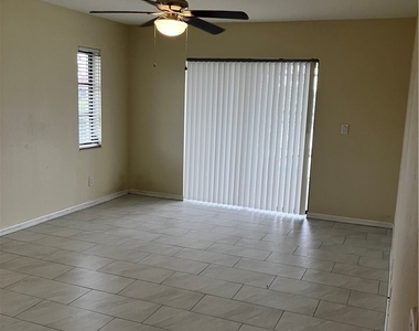1001 Se 17th Street - Photo Thumbnail 12