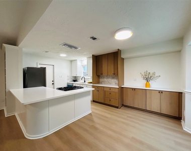12118 Dorrance Lane - Photo Thumbnail 3