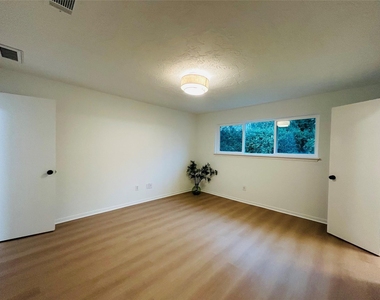 12118 Dorrance Lane - Photo Thumbnail 10