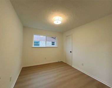 12118 Dorrance Lane - Photo Thumbnail 14