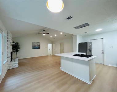 12118 Dorrance Lane - Photo Thumbnail 4