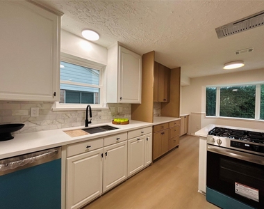 12118 Dorrance Lane - Photo Thumbnail 7