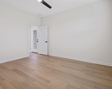 1119 Campside Drive - Photo Thumbnail 11