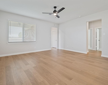 1119 Campside Drive - Photo Thumbnail 8