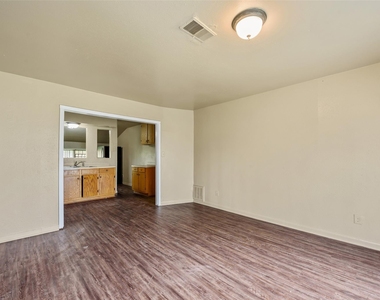 5503 S Acres Drive - Photo Thumbnail 6