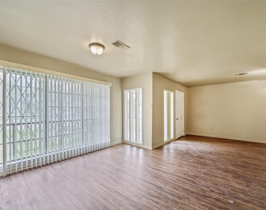 5503 S Acres Drive - Photo Thumbnail 5