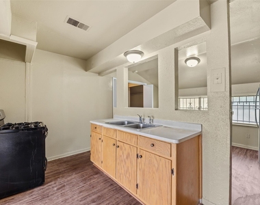 5503 S Acres Drive - Photo Thumbnail 10