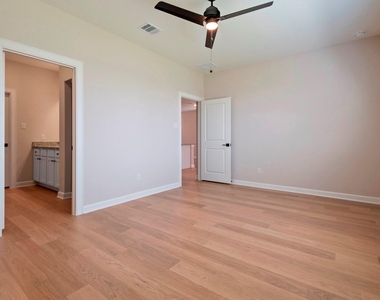 1107 Campside Drive - Photo Thumbnail 10