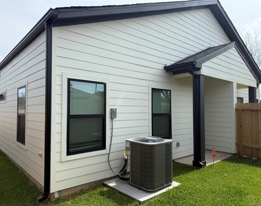 8318 Brandon Street - Photo Thumbnail 21
