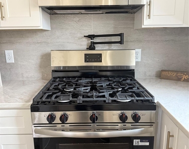 8318 Brandon Street - Photo Thumbnail 14
