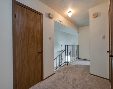 227 Glencairn Court - Photo Thumbnail 17