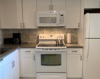 1004 Manatee Road - Photo Thumbnail 2