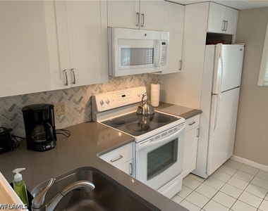 1004 Manatee Road - Photo Thumbnail 3