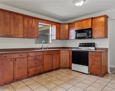 612 Santa Barbara Boulevard - Photo Thumbnail 3