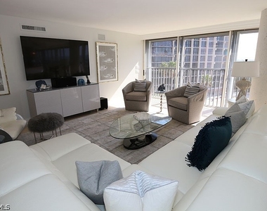 4041 Gulf Shore Boulevard N - Photo Thumbnail 2