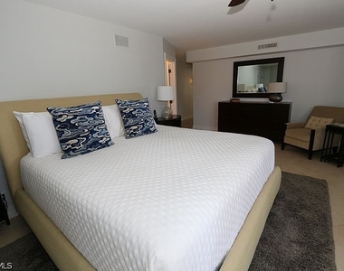 4041 Gulf Shore Boulevard N - Photo Thumbnail 8