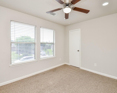 13410 Cricklewood Creek Lane - Photo Thumbnail 25