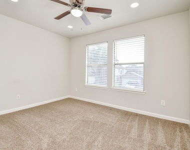 13410 Cricklewood Creek Lane - Photo Thumbnail 24