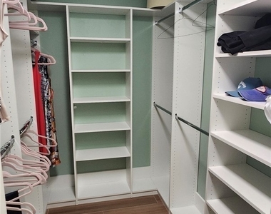 5549 Foxhunt Way - Photo Thumbnail 13