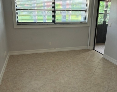 2074 Pine Isle Lane - Photo Thumbnail 7