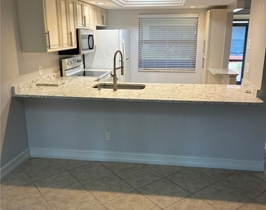 2074 Pine Isle Lane - Photo Thumbnail 4