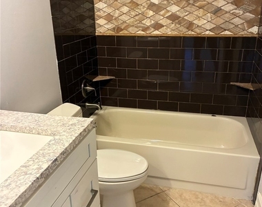 2074 Pine Isle Lane - Photo Thumbnail 12