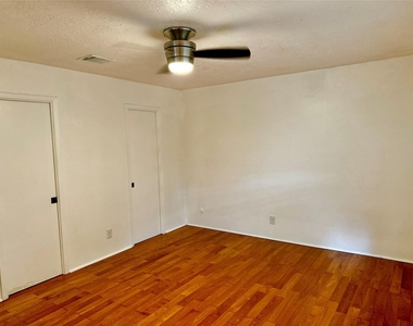 7015 Pyron Way - Photo Thumbnail 10