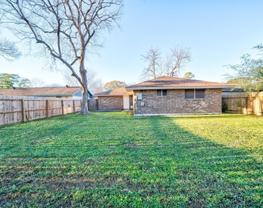 6331 Oaknut Drive - Photo Thumbnail 14